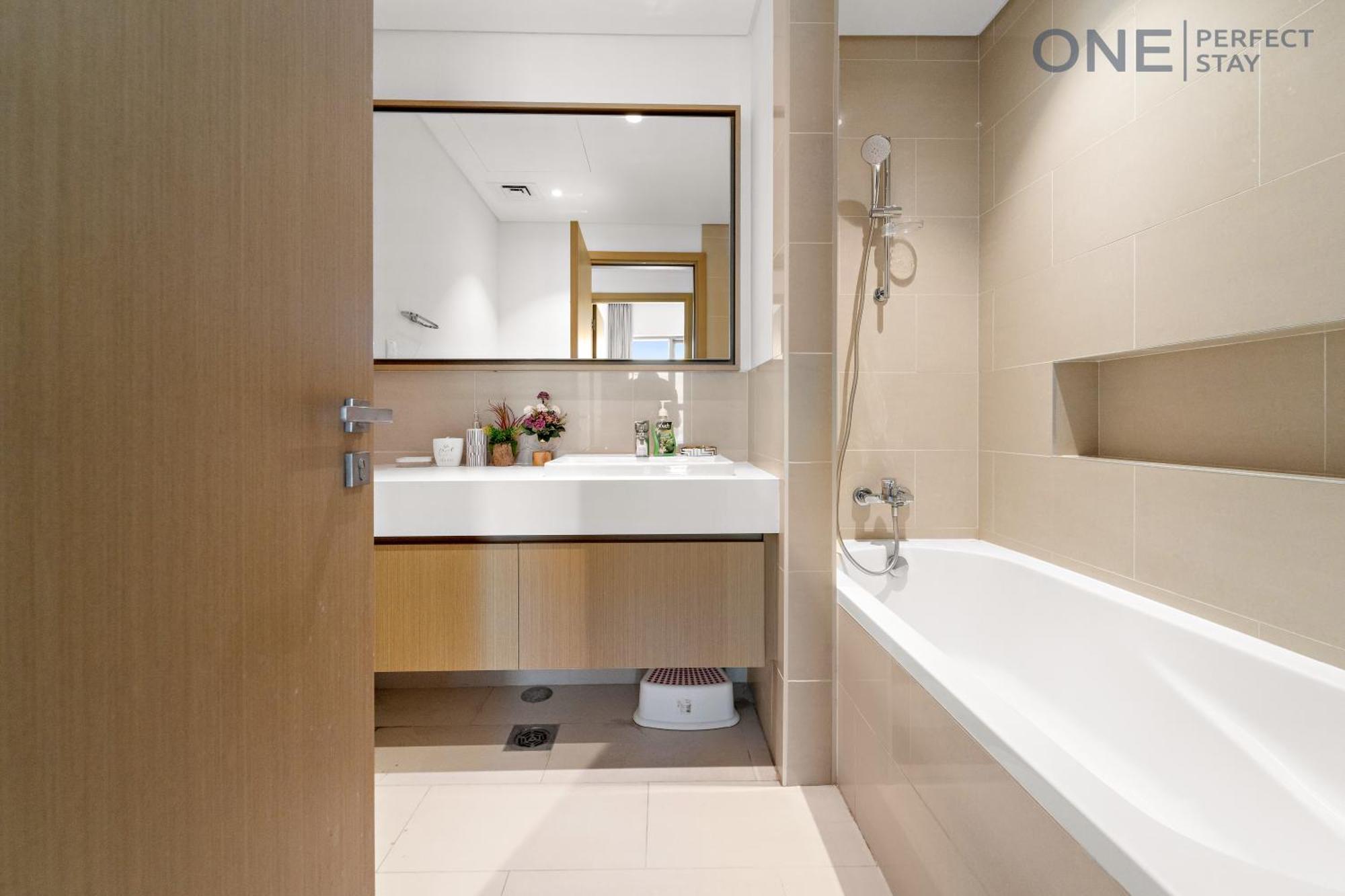 Amazing 3br With Maid In Creek With Pool&gym * Dubai